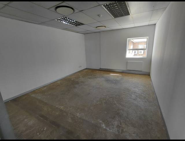 3,355M² OFFICE TO LET IN HALFWAY GARDENS